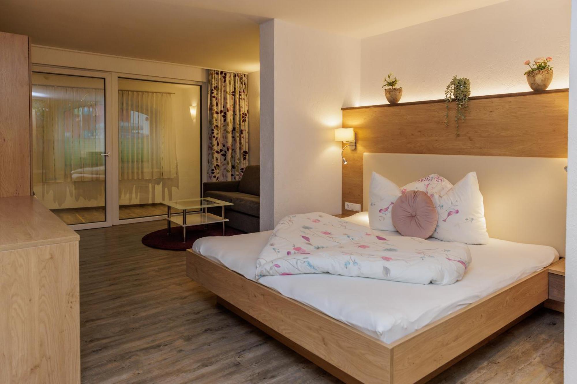 Apartmenthaus Goldeck รีด อิม โอเบอร์อินน์ทาล ภายนอก รูปภาพ