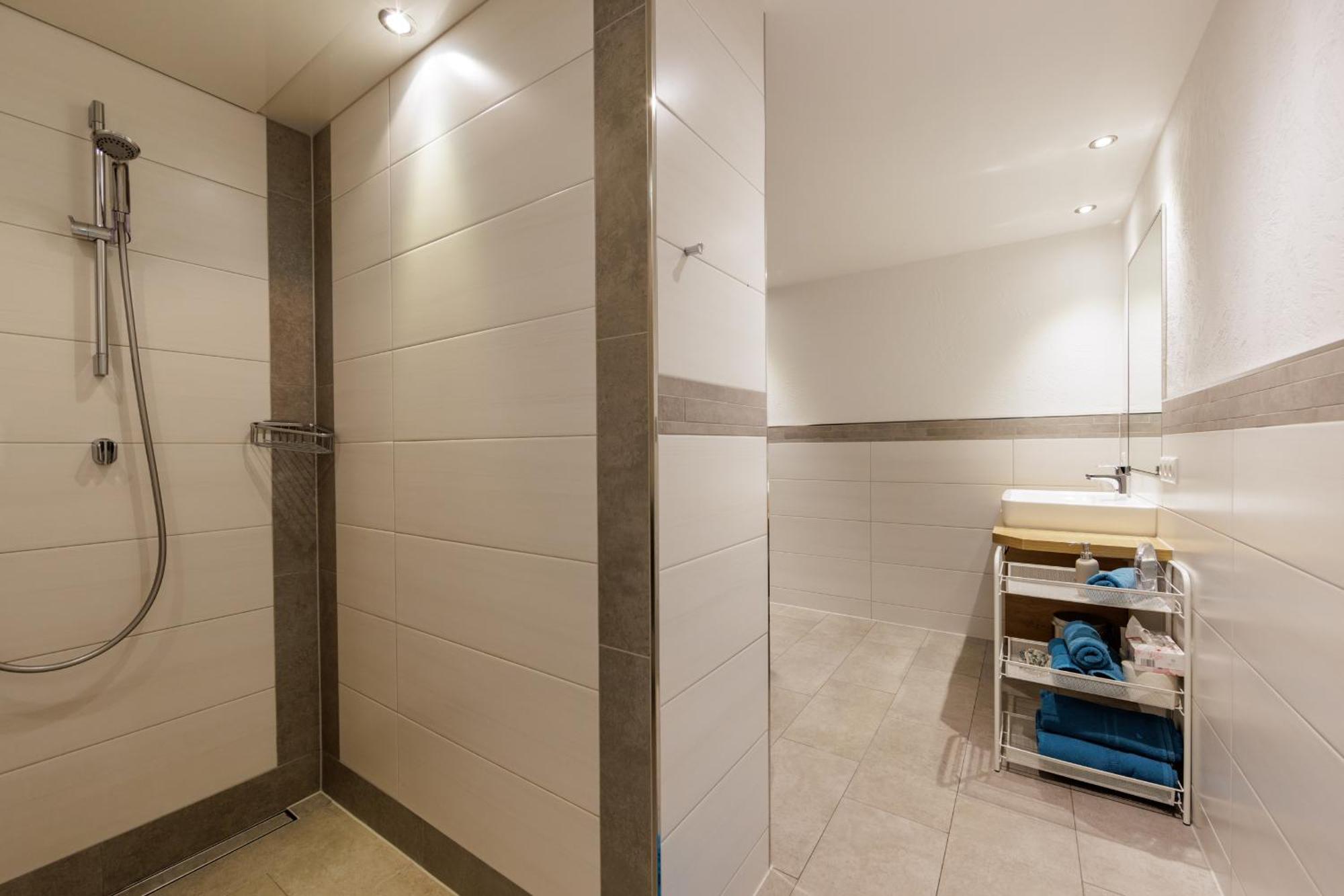 Apartmenthaus Goldeck รีด อิม โอเบอร์อินน์ทาล ภายนอก รูปภาพ