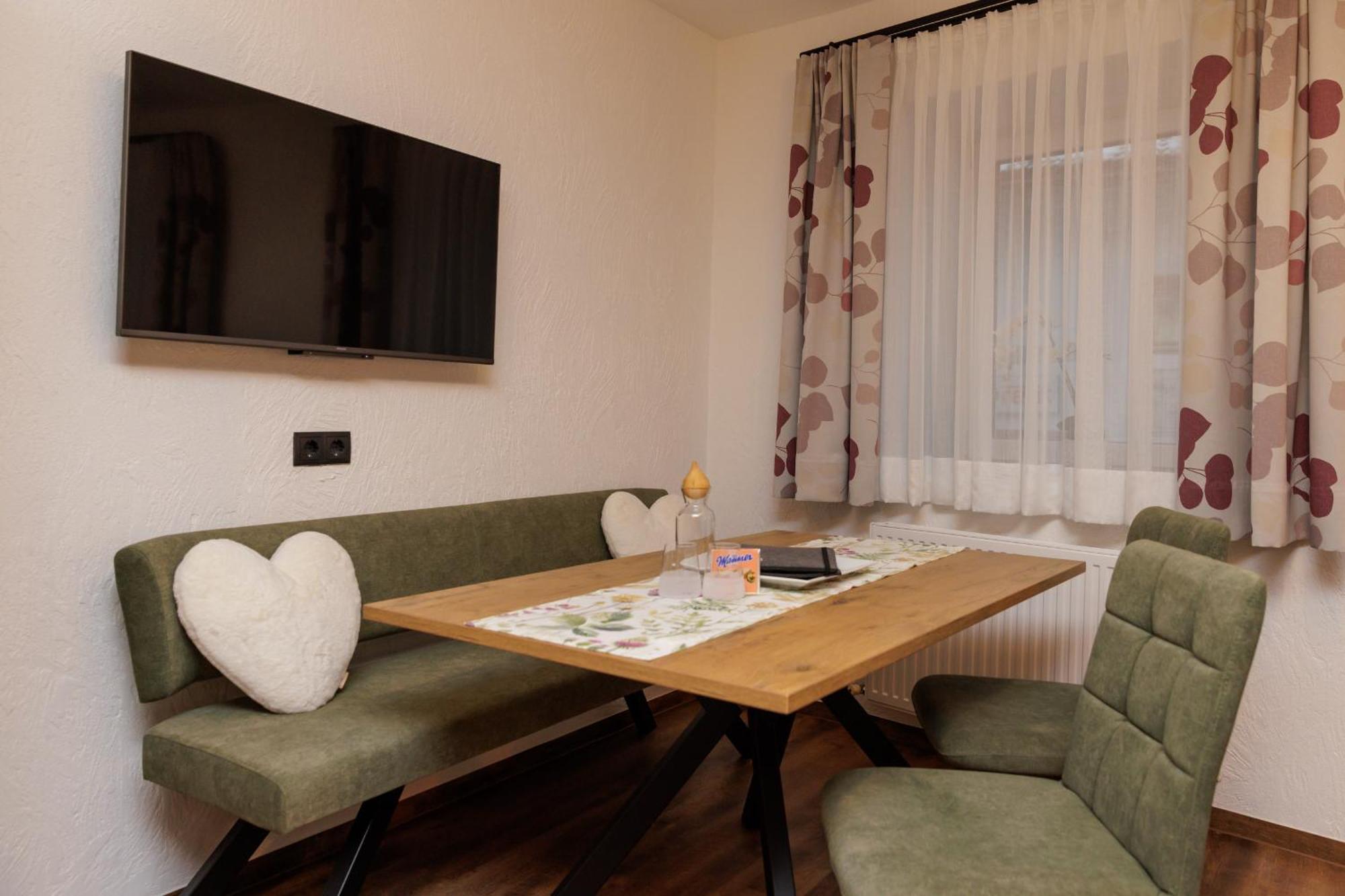 Apartmenthaus Goldeck รีด อิม โอเบอร์อินน์ทาล ภายนอก รูปภาพ