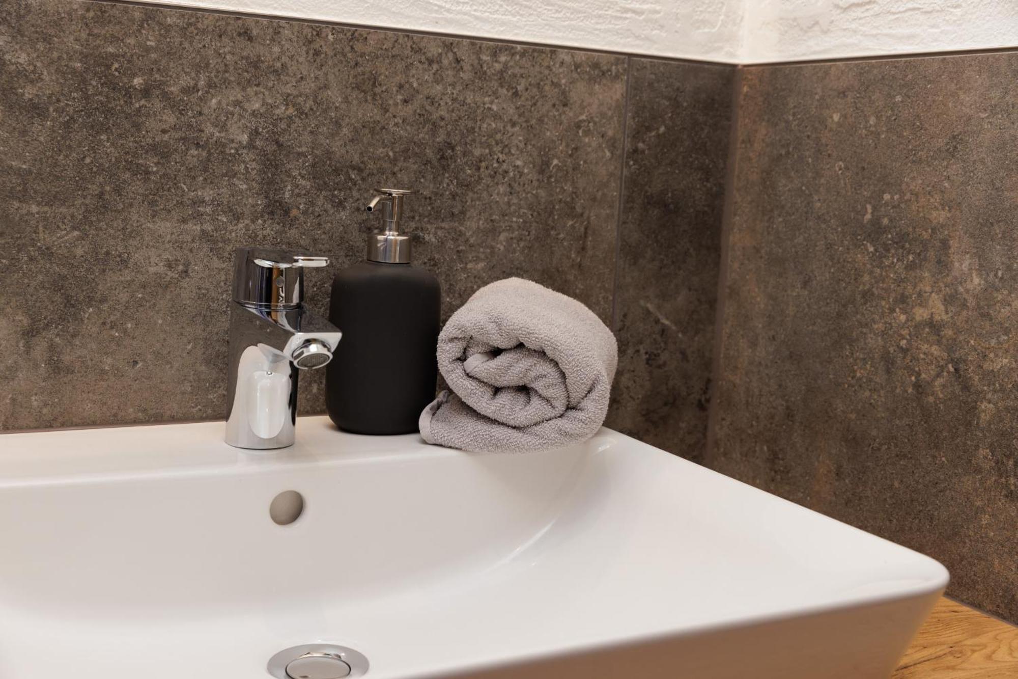 Apartmenthaus Goldeck รีด อิม โอเบอร์อินน์ทาล ภายนอก รูปภาพ